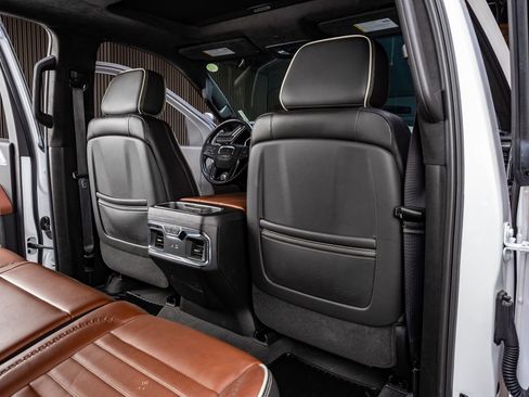 Used 2024 GMC Sierra 3500 Denali Ultimate image 30