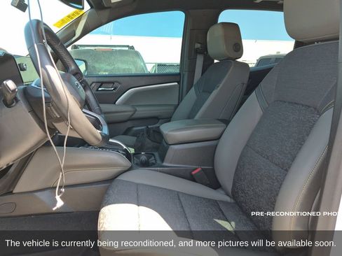 Used 2024 Chevrolet Colorado ZR2 w/ Technology Package AWD/4WD image 11