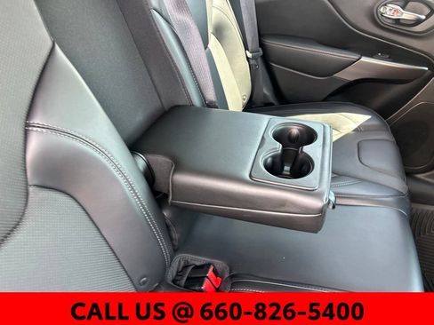 Used 2019 Jeep Cherokee Limited AWD/4WD image 10