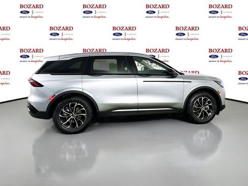 New 2026 Lincoln Nautilus Premier image 8