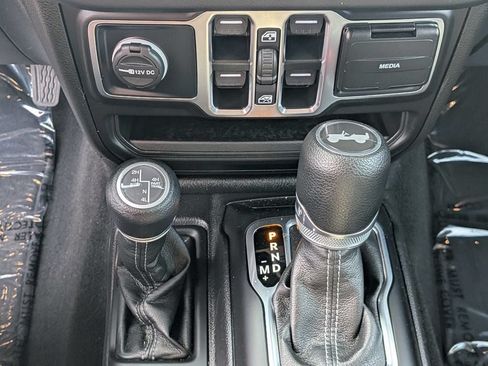 Certified 2025 Jeep Wrangler Unlimited Sahara AWD/4WD image 21