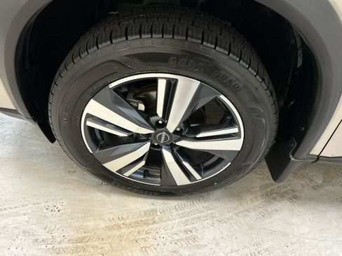 Certified 2025 Nissan Rogue SL w/ SL Premium Package AWD/4WD image 12