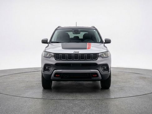 Used 2025 Jeep Compass Trailhawk image 2
