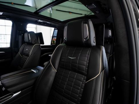 Used 2025 Cadillac Escalade ESV V AWD/4WD image 26
