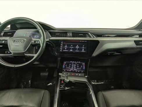 Used 2022 Audi e-tron Premium w/ Convenience Plus Package image 24