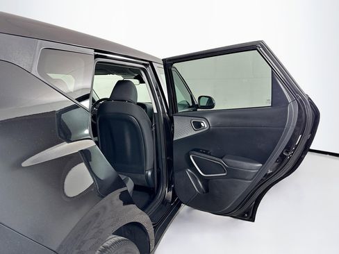 Used 2025 Kia Soul LX w/ LX Technology Package image 28