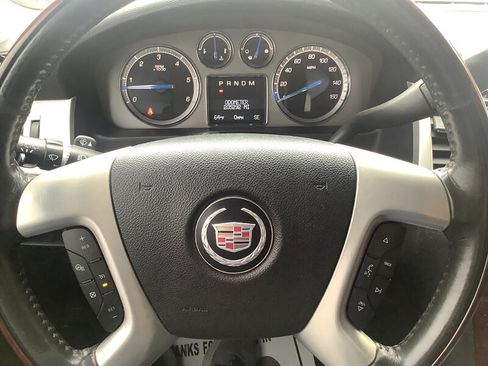Used 2011 Cadillac Escalade Luxury AWD/4WD image 27