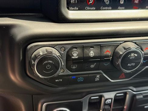 Used 2022 Jeep Wrangler Unlimited Sahara w/ Cold Weather Group AWD/4WD image 22
