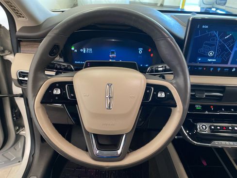 Used 2023 Lincoln Corsair Reserve w/ Equipment Group 202A AWD/4WD image 17
