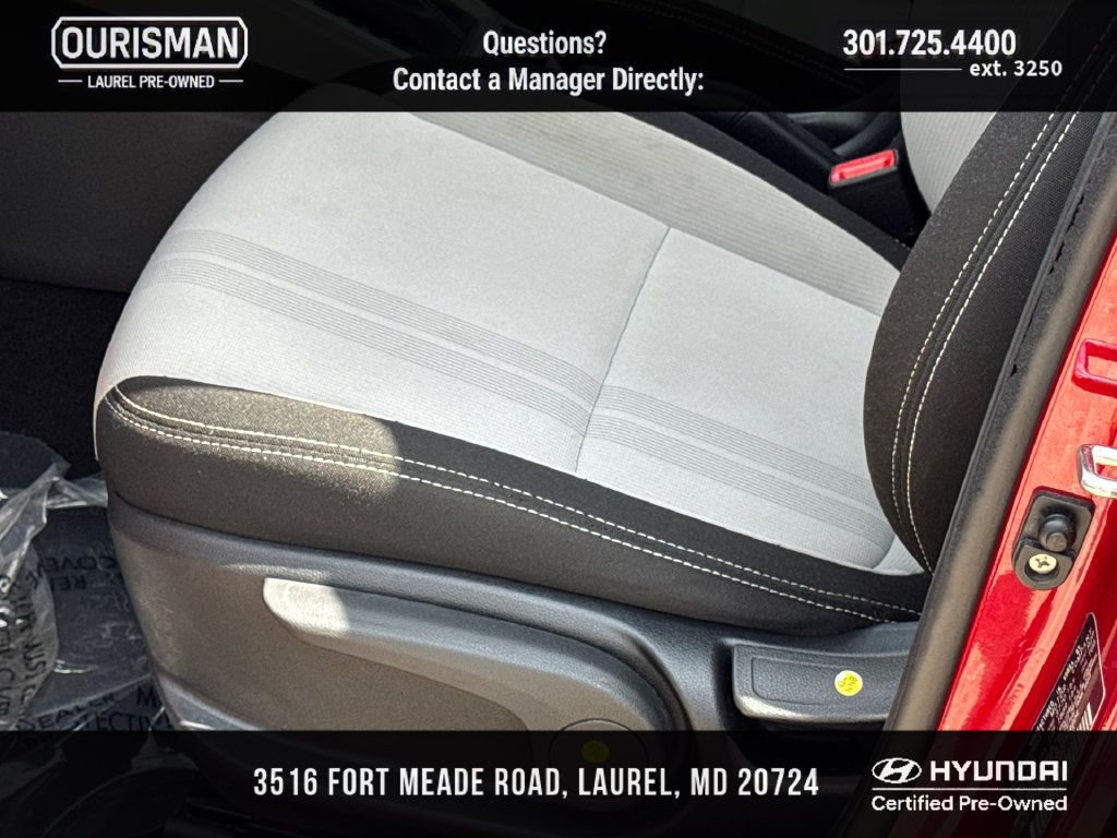 Certified 2025 Hyundai Venue SEL FWD image 7