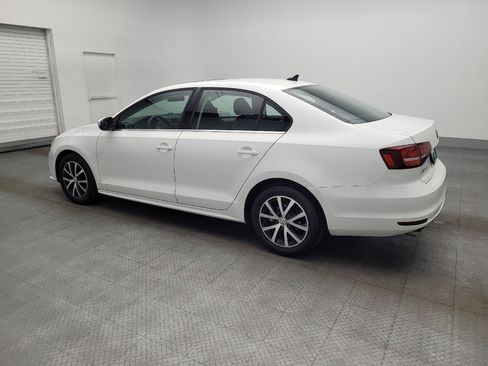Used 2017 Volkswagen Jetta SE FWD image 3