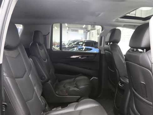 Used 2018 Cadillac Escalade ESV Luxury AWD/4WD image 20