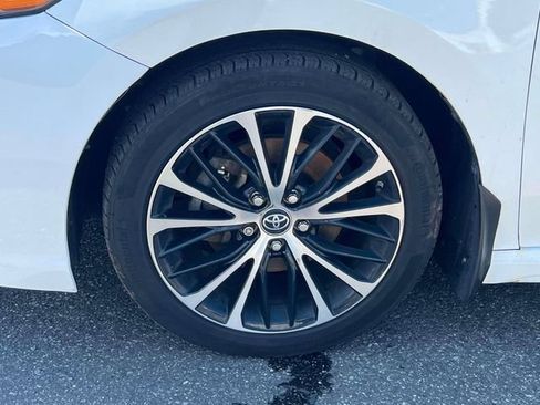 Used 2019 Toyota Camry SE FWD image 9