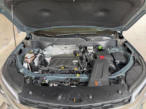 Used 2025 Chevrolet Trax LT FWD image 31