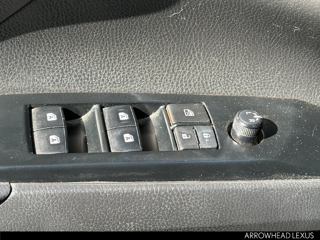 Used 2018 Toyota Camry SE FWD image 14