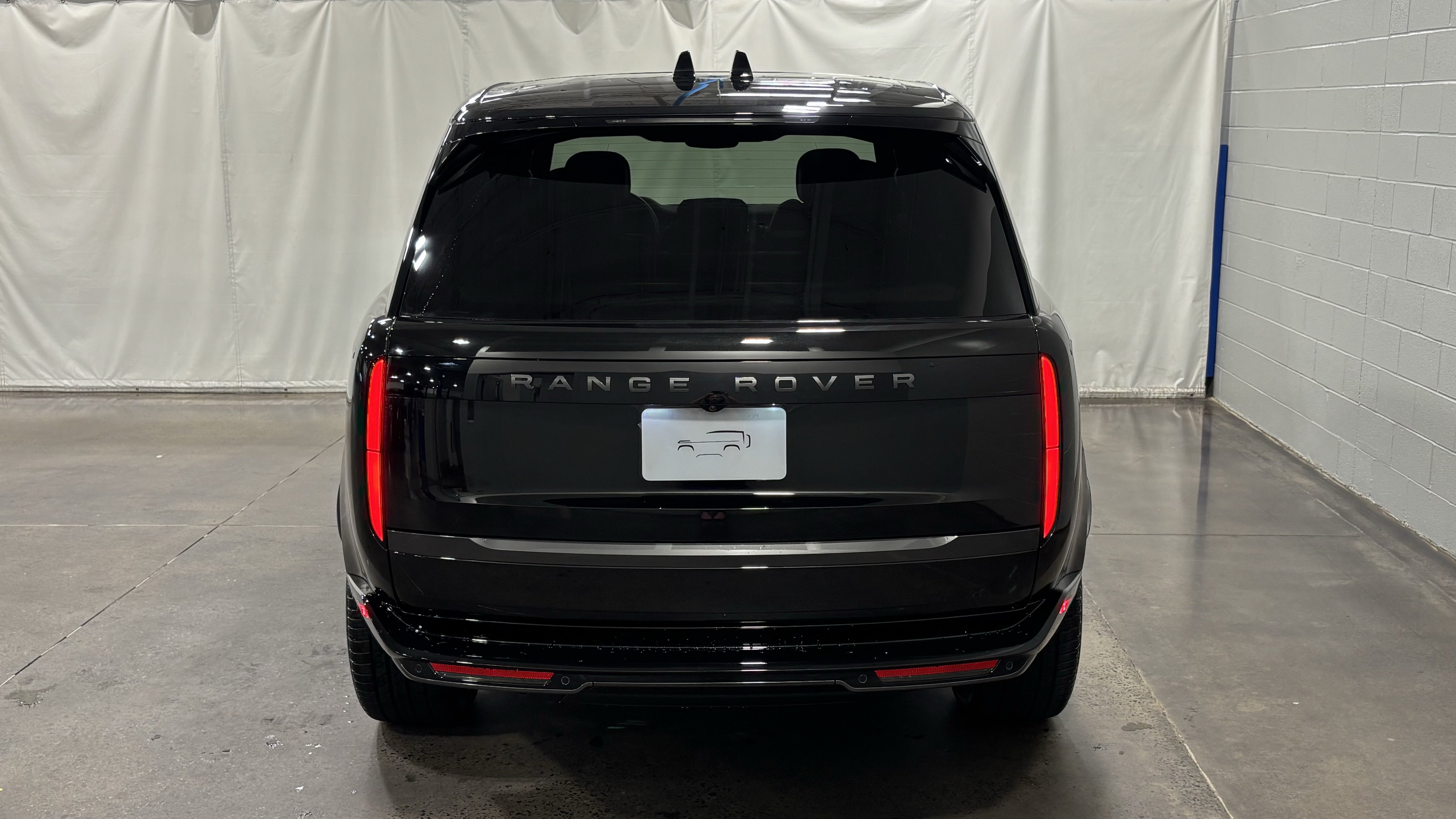 New 2026 Land Rover Range Rover Long Wheelbase SE AWD/4WD image 8