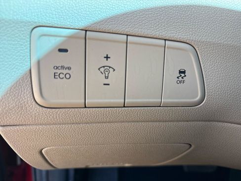 Used 2013 Hyundai Elantra Limited w/ Technology Pkg FWD image 17