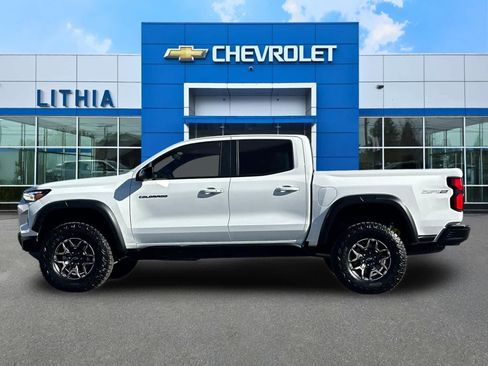 Used 2025 Chevrolet Colorado ZR2 w/ Technology Package AWD/4WD image 5