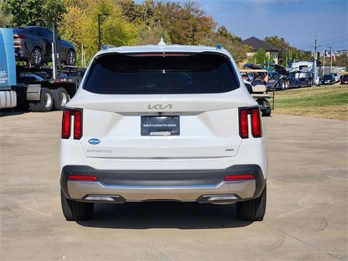 Certified 2025 Kia Sorento EX image 6