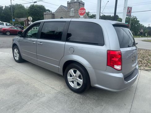 Used 2016 Dodge Grand Caravan SE w/ Quick Order Package 29E SE FWD image 3