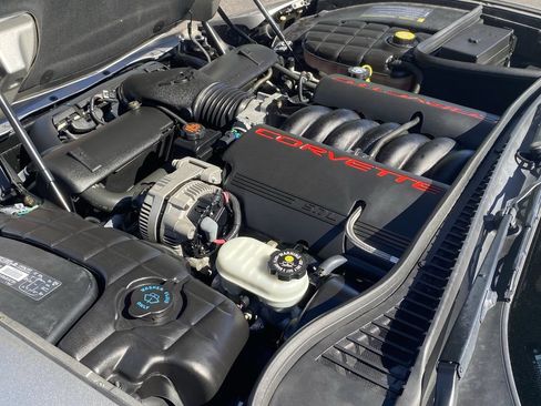 Used 2001 Chevrolet Corvette Convertible w/ Preferred Equipment Group2 RWD image 9