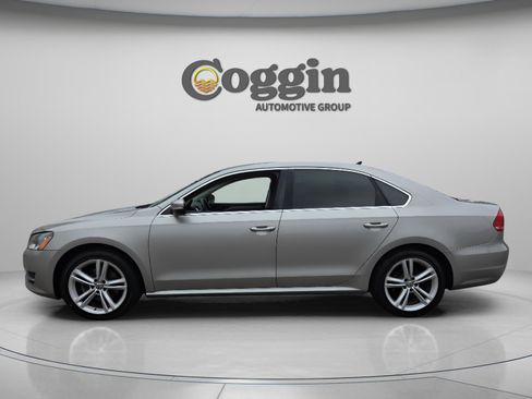 Used 2014 Volkswagen Passat 1.8T SE image 3