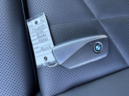 Used 2025 BMW 530i xDrive w/ Premium Package AWD/4WD image 38
