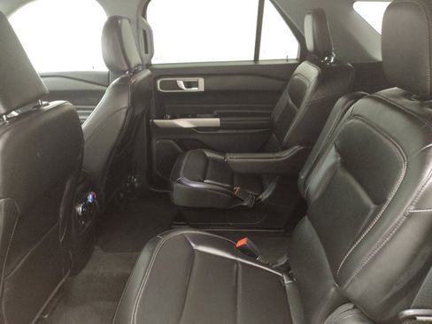 Used 2022 Ford Explorer XLT w/ Equipment Group 202A image 18