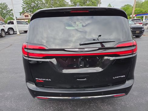 Certified 2026 Chrysler Pacifica Limited FWD image 5