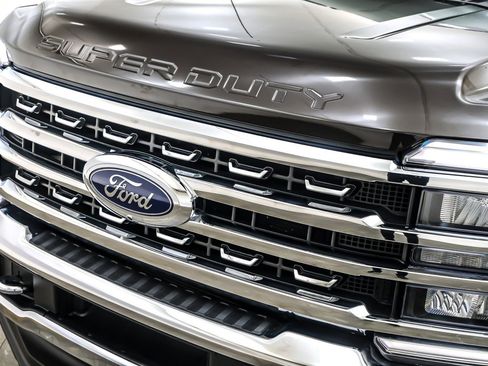 Used 2024 Ford F250 Lariat w/ Chrome Package image 14