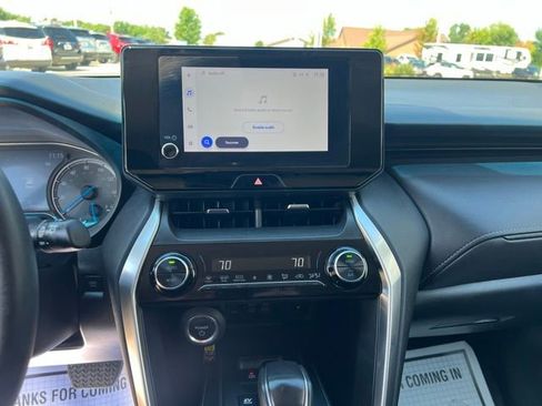 Used 2023 Toyota Venza LE image 26