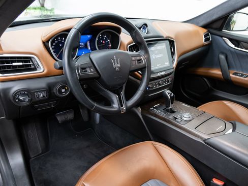 Used 2018 Maserati Ghibli GranLusso RWD image 6