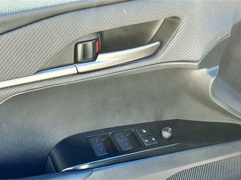 Used 2025 Toyota Camry SE image 15