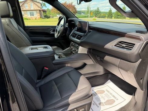 Used 2022 Chevrolet Suburban LT w/ Luxury Package AWD/4WD image 22