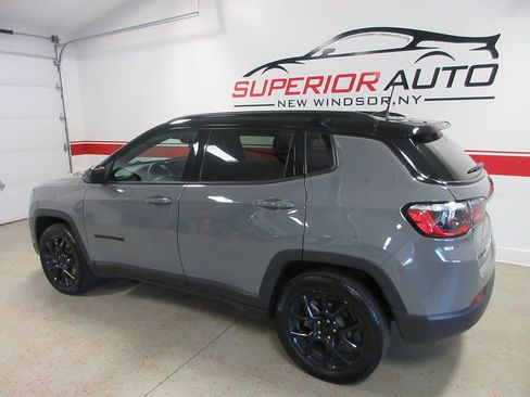 Used 2023 Jeep Compass Latitude w/ Convenience Group AWD/4WD image 3