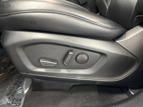 Used 2024 Ford Explorer XLT w/ Equipment Group 202A AWD/4WD image 23
