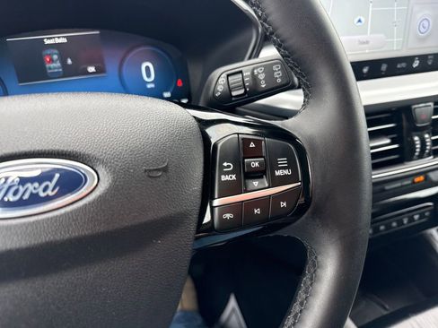 Used 2023 Ford Escape Platinum image 40