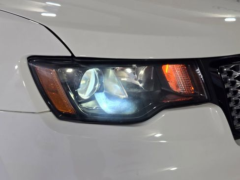 Used 2018 Jeep Grand Cherokee Altitude AWD/4WD image 5
