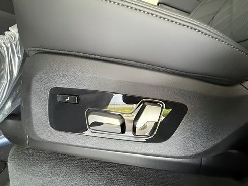 Used 2026 BMW X7 xDrive40i w/ M Sport Package image 26