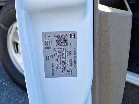 New 2025 Chevrolet Express 3500 w/ Driver Convenience Package image 18