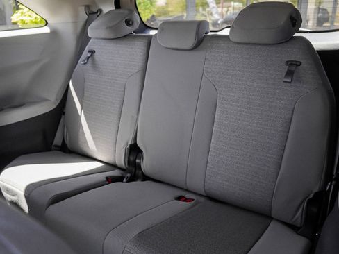 Used 2023 Toyota Sienna LE AWD/4WD image 23