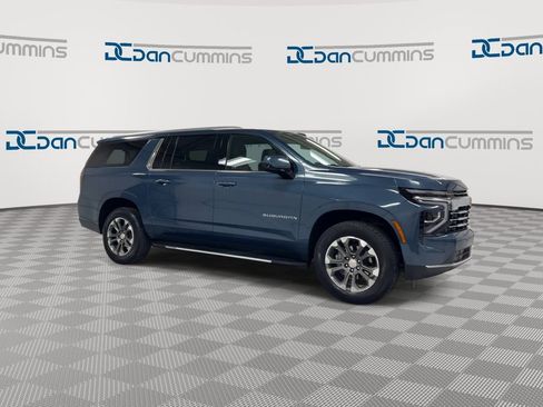 Used 2025 Chevrolet Suburban LT AWD/4WD image 2