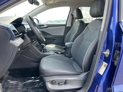 Used 2024 Volkswagen Taos SE FWD image 6