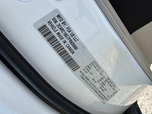 Used 2023 Chrysler Pacifica Touring-L FWD image 26