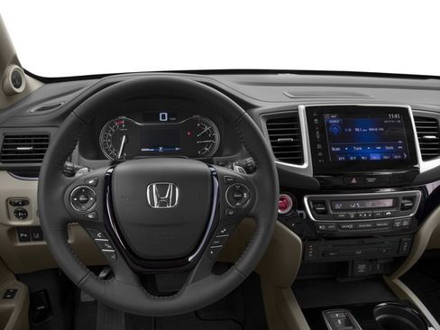 Used 2017 Honda Pilot Touring image 7