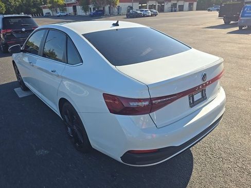 Used 2025 Volkswagen Jetta SE w/ Sunroof Package FWD image 4