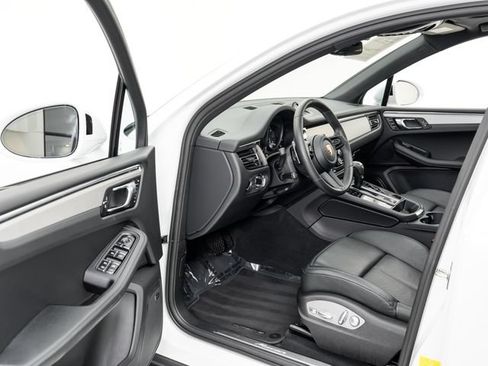 Certified 2026 Porsche Macan AWD/4WD image 7