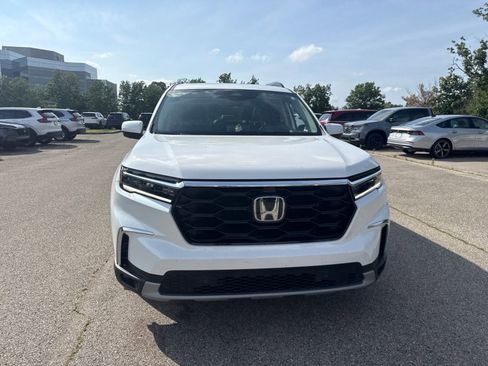 Used 2025 Honda Pilot Elite image 16