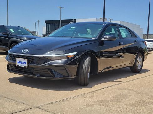 New 2026 Hyundai Elantra SE FWD image 2