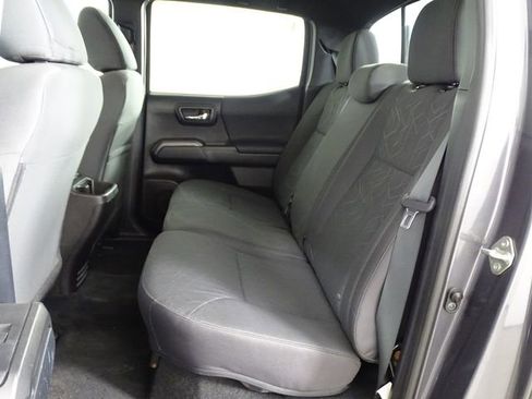 Used 2016 Toyota Tacoma TRD Sport image 13